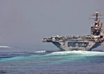 Flickr - Official U.S. Navy Imagery - U.S. Navy ships transit the Strait of Hormuz.